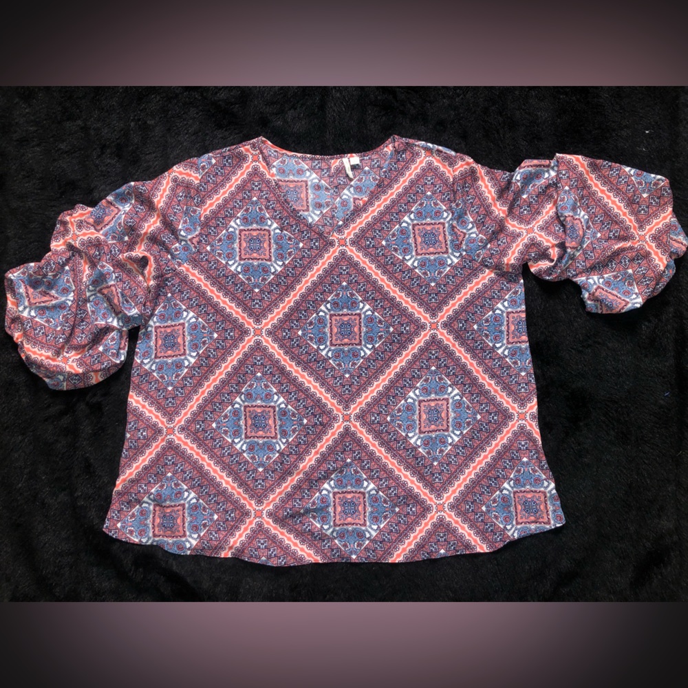 Ladies Blouse with Oversized Ruffle Sleeves Looks Great with Jeans. Size 22/24
